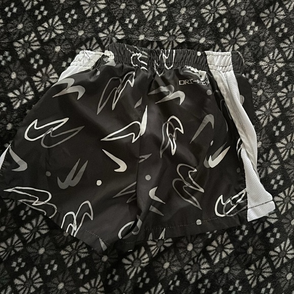 Nike Shorts - Picture 4 of 4